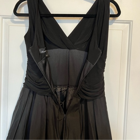 Laura Petites Fit & Flare Black with Detailed White Flowers, Size 4p, #71 - Picture 9 of 11